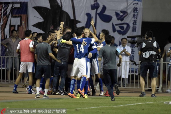  拜仁慕尼黑主场灯光故障比赛中断半小时  